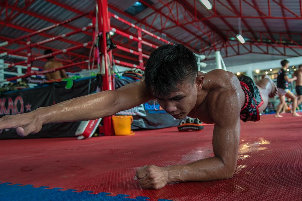Why Planks are Great for Muay Thai!-YOKKAO Europe