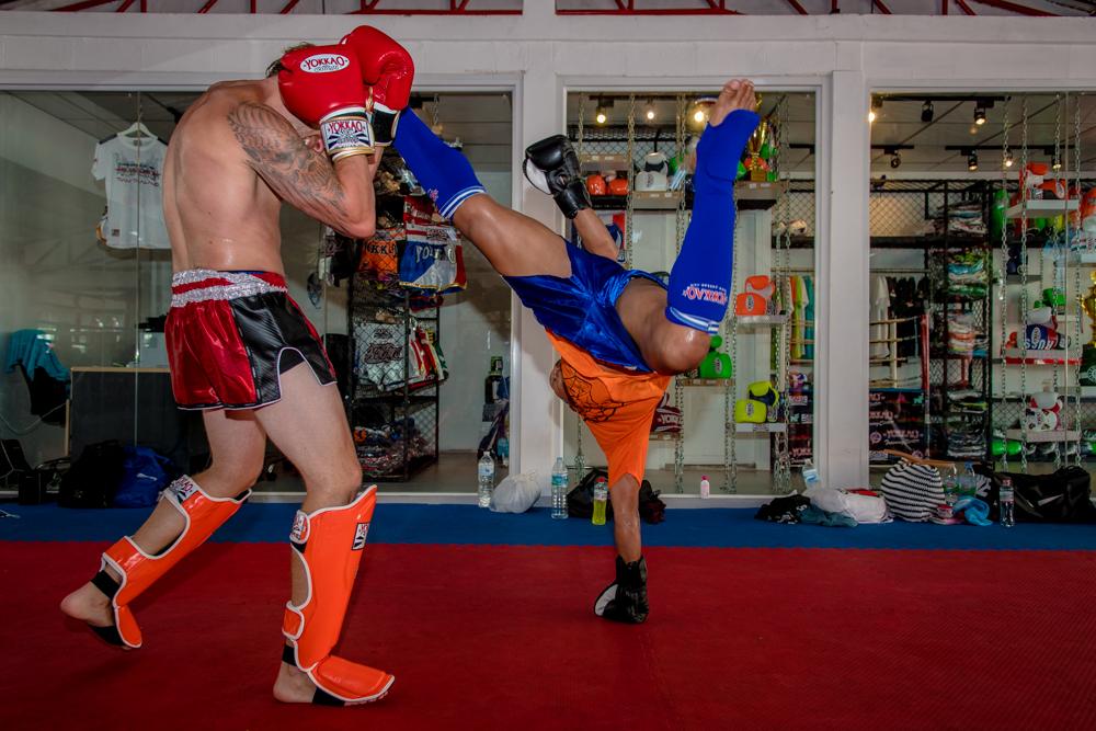 Saenchai Takes on the Whole Gym!-YOKKAO Europe