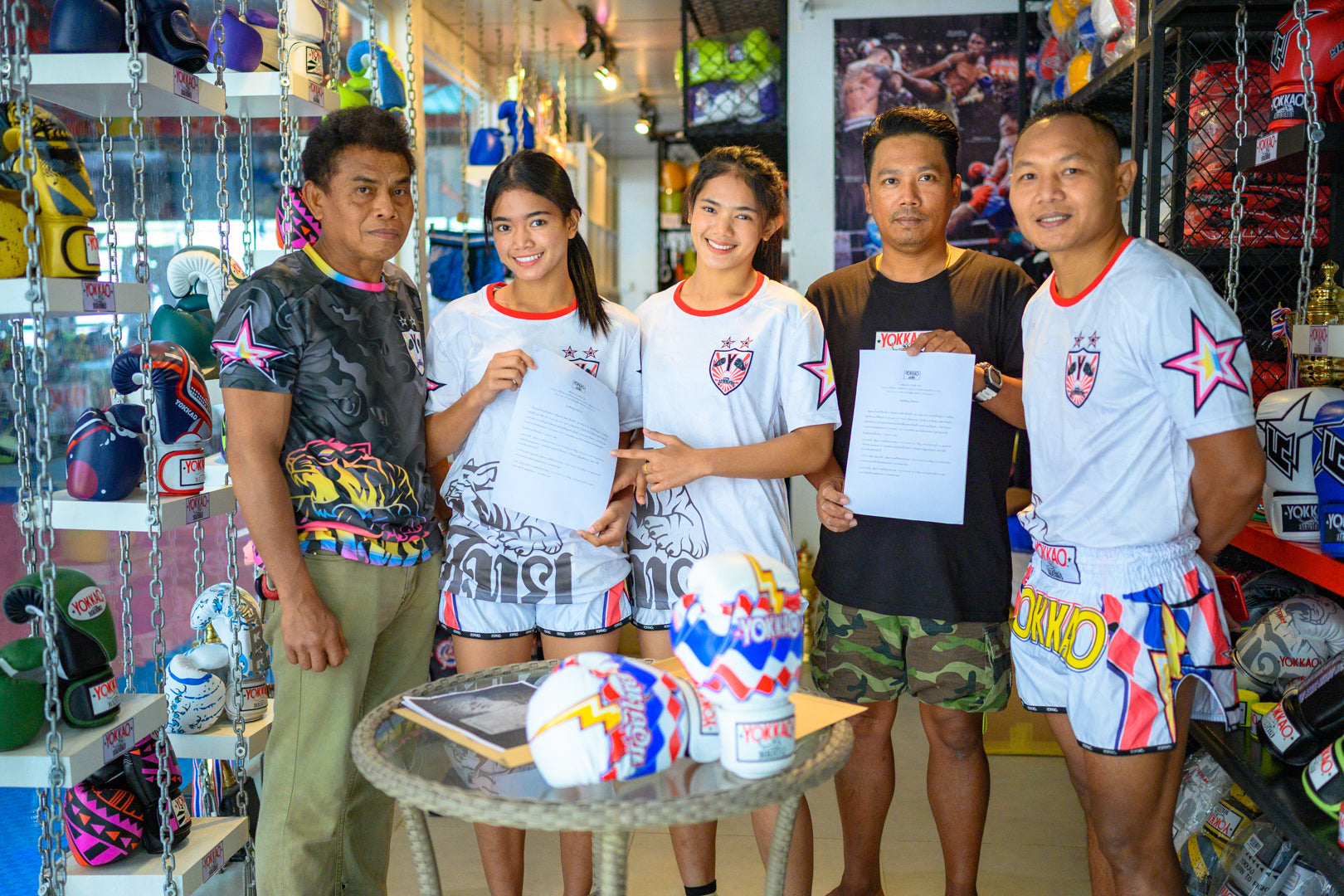 YOKKAO Signs Looksaikongdin Gym Sisters Aida and Duangdawnoi