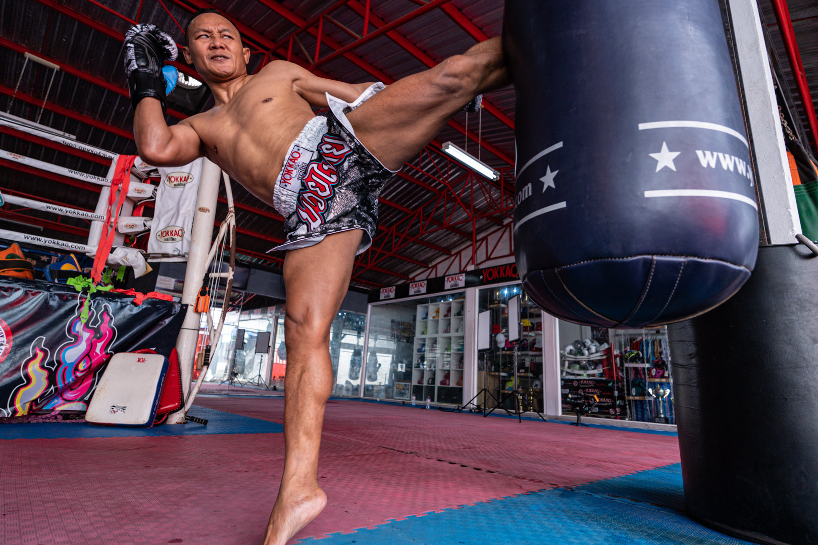 Top 10 Muay Thai Heavy Bag Drills for Beginner to Advanced Students-YOKKAO Europe