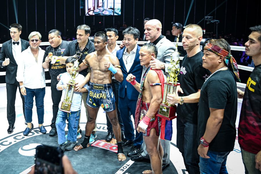 Saenchai & Buakaw Deliver Muay Thai Superfight for the Ages-YOKKAO Europe