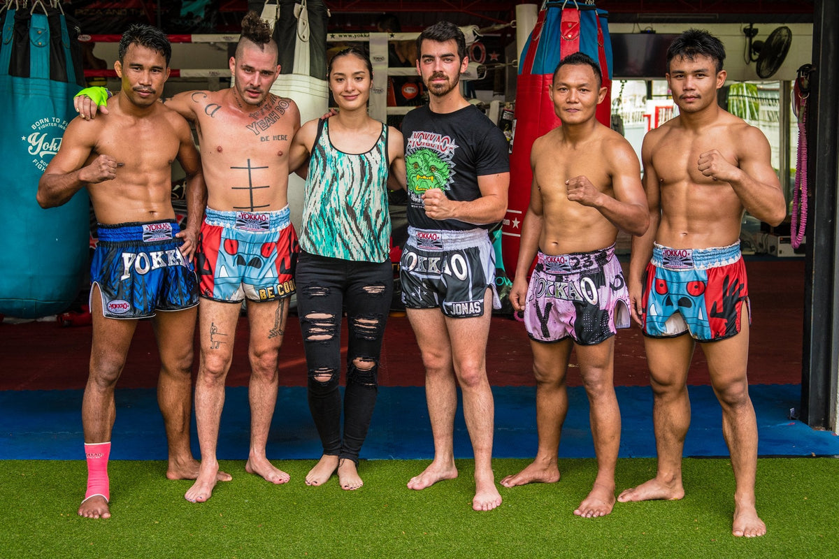 DNCE Joe Jonas and Cole Whittle meet YOKKAO Team in Bangkok!-YOKKAO Europe