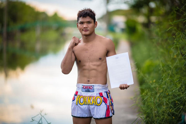 YOKKAO Signs 17-year-old Boxing Champion Sangarthit Looksaikongdin